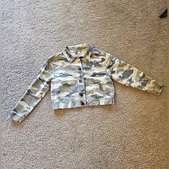 Divided Cropped Button-Front Camouflage Jacket, Size Medium - Picture 1 of 8